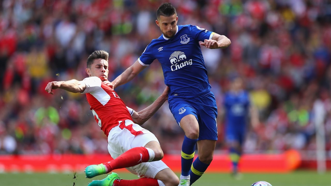 Arsenal rally late to defeat Leicester on opening night