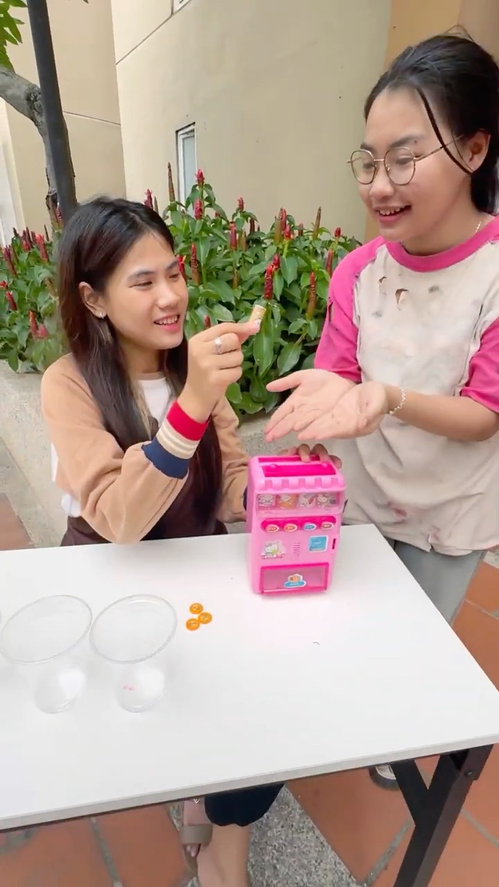 LNF - Máy bán nước thần kỳ || Magic water vending machine #shorts
