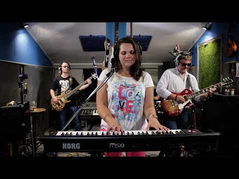 The Twins Peek - Sensitive Kind (JJ Cale cover) [Live]