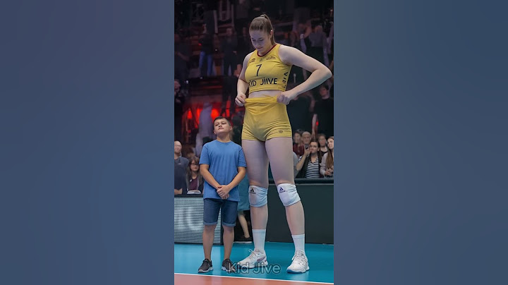 One unexpected move turned the interview into a viral moment✨ #volleyball #short #tallwoman #sports