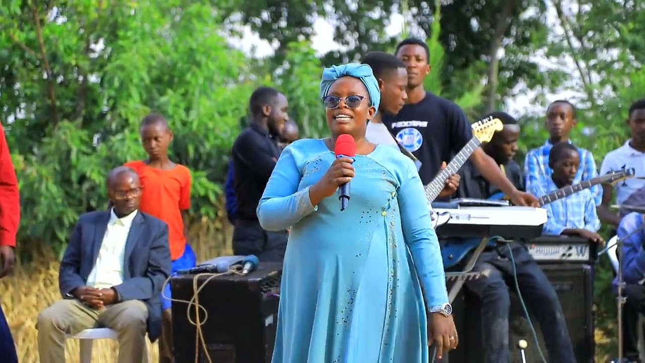 Kumusozi w'IBYUMBA 🥰 Wa Mubyeyi bita DIJE WE 🔥Akoze agashya Mbega Byiza Weeee