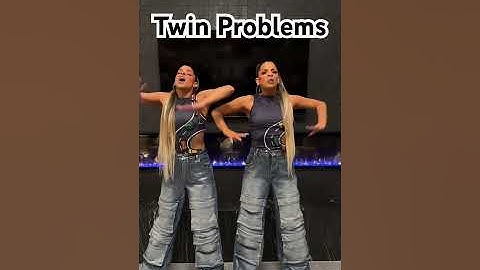 #twins in #shopakira #twinsisters #ootd