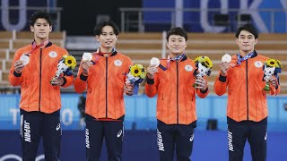 日本、体操男子団体「銀」   初代表4人、V2ならず