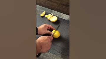 How to cut a lemon the right way
