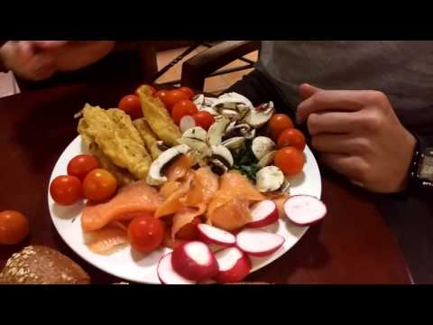 Видео: Чем Рома кормит меня на ночных посиделках