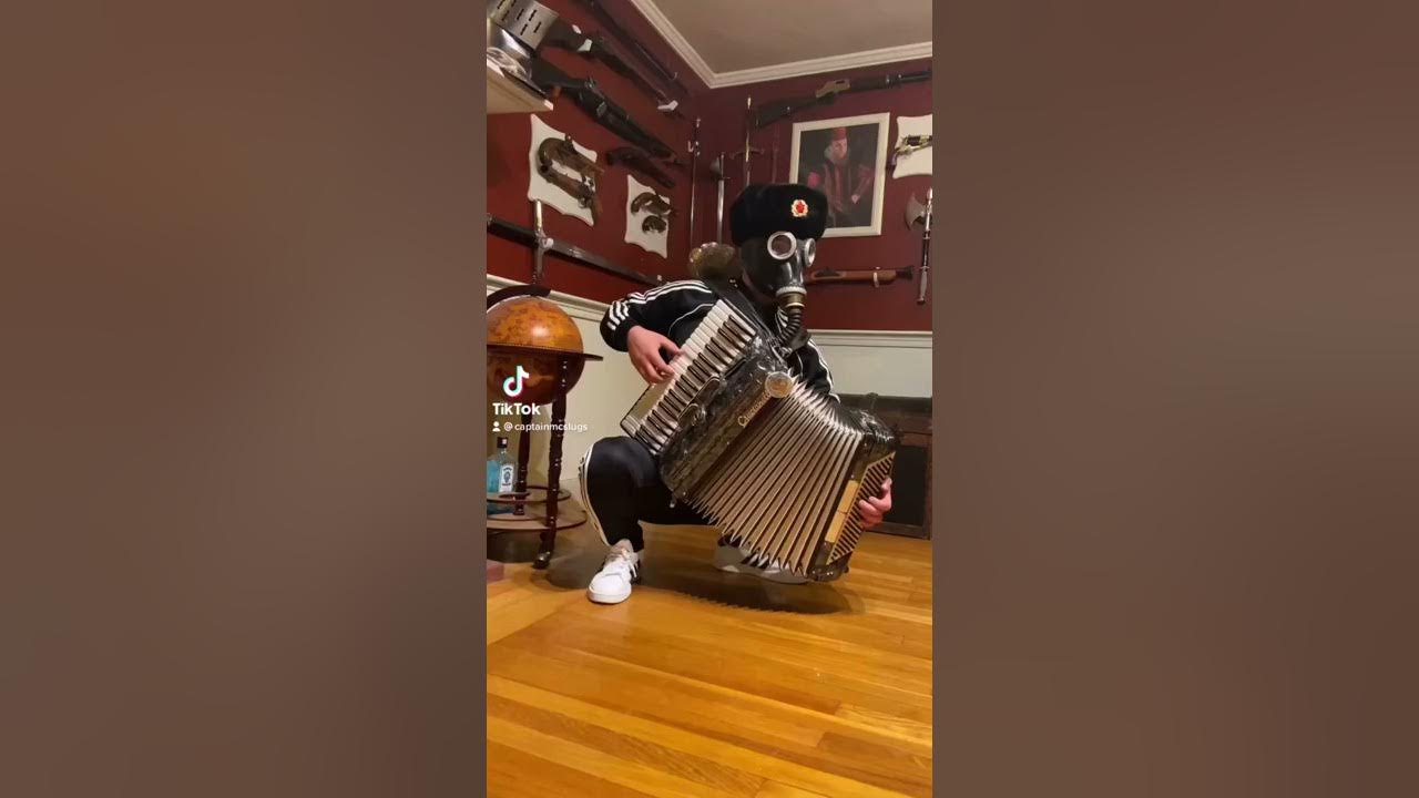 Squatting and playing "Moskau" on Accordion #shorts #accordion