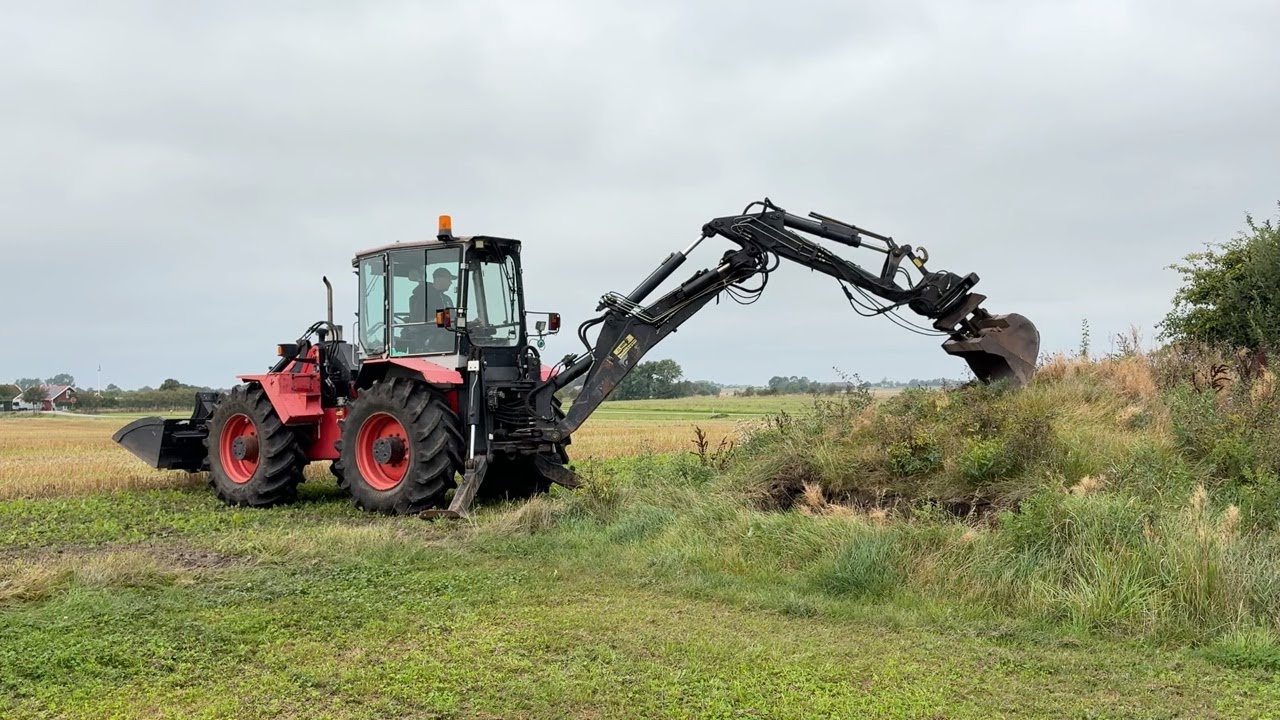 Köp Grävlastare Huddig 860 5 redskap på Klaravik