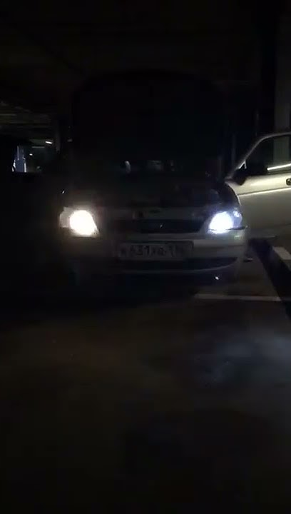 Сравнение галогеновой лампы и диодной. H1 дальний свет. Приора. - YouTube