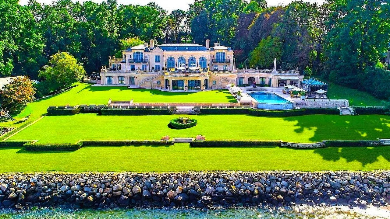 A Palace by the Sea!