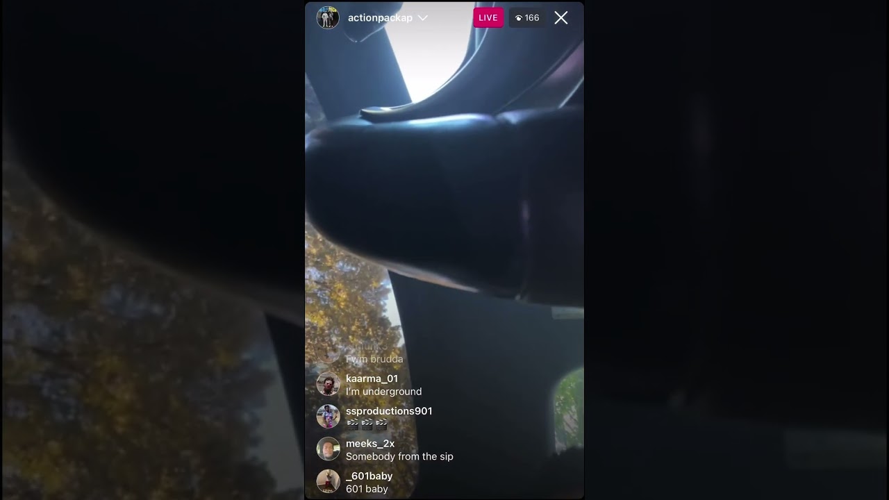 Memphis Rapper Action Pack Pulls Back Up To His Hood After Getting Kick Out 😳🔥🔫!! auf YouTube ansehen Memphis Rapper Action Pack Pulls Back Up To His Hood After Getting Kick Out 😳🔥🔫!! auf YouTube ansehen