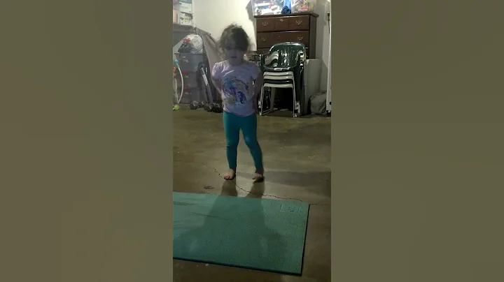 Toddler dancing to "Single Ladies"