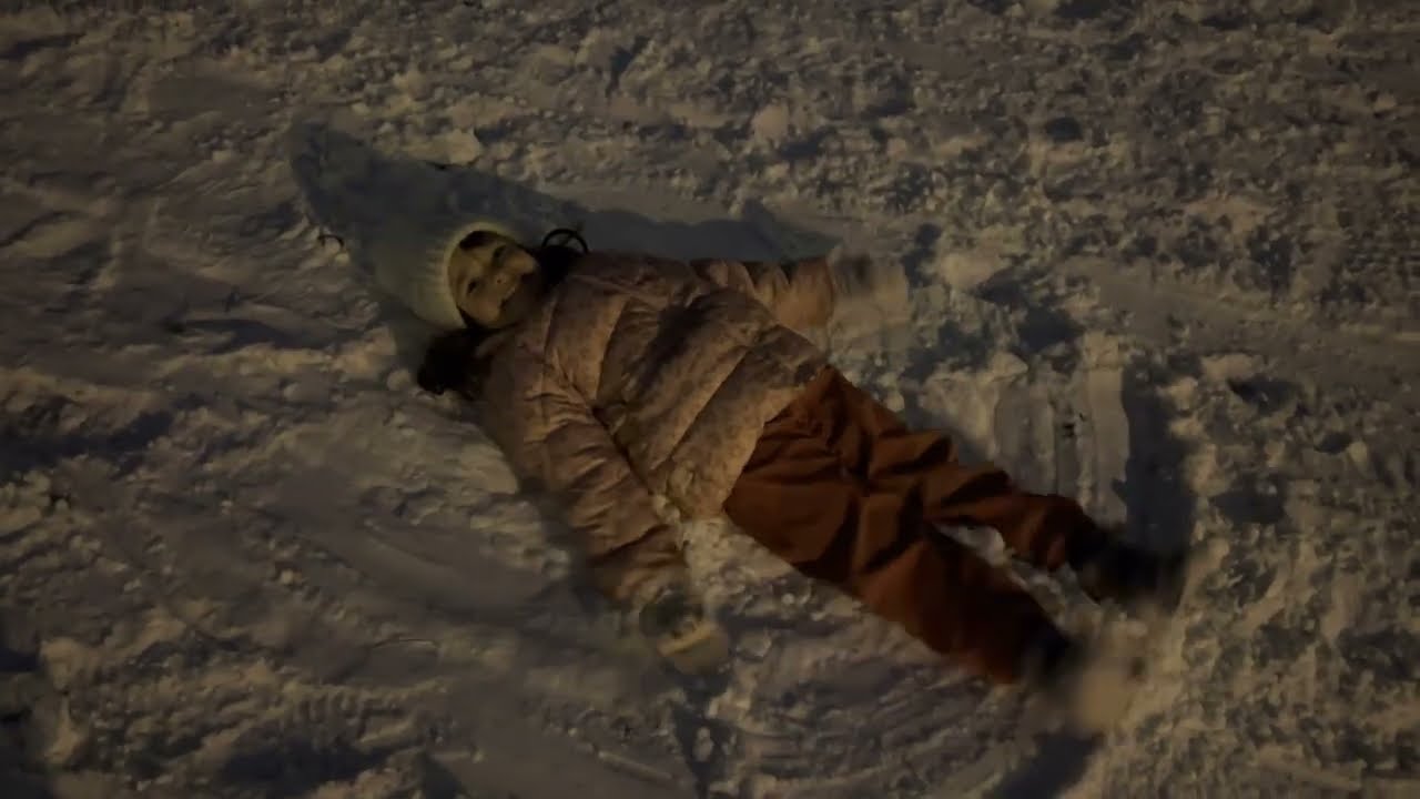 Наташа та Саша катаються на вечірній зимовій ковзанці ❄️ ✨