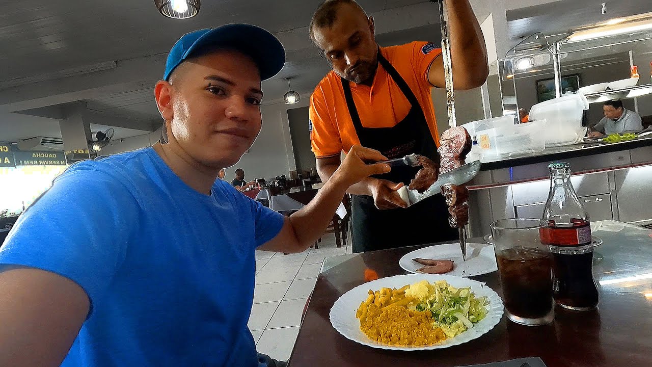Comendo na churrascaria A Gauchinha em João Pessoa
