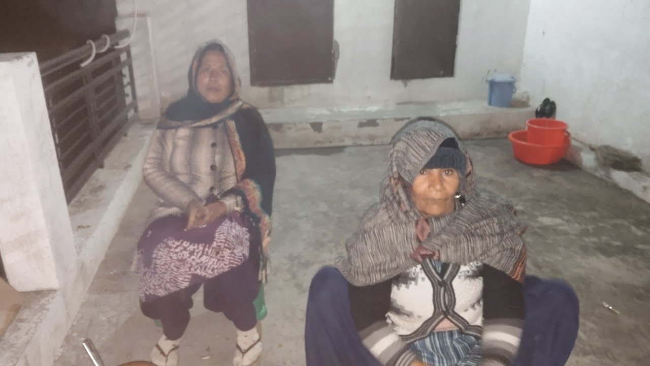 आज कितने दिनो  मुझे मिली माँ के हाथों की बाजरे की रोटी और साग