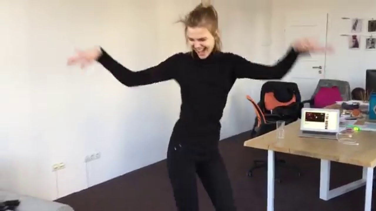 Как разрядить обстановку в офисе (модельного агенства) - YouTube