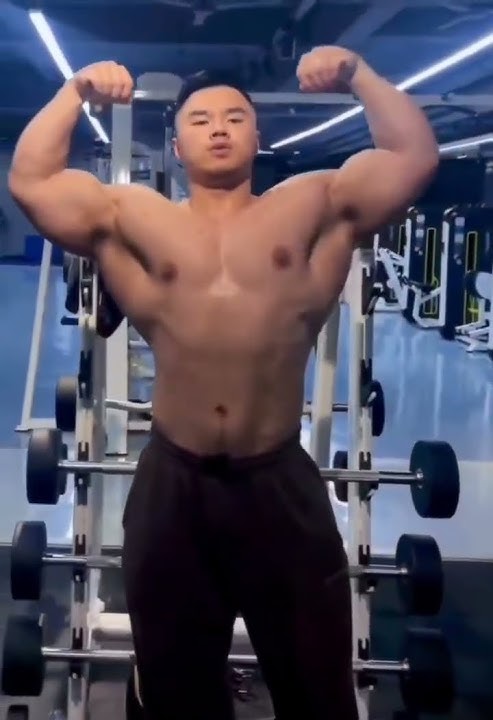 Asian Bodybuilder Muscle Flexing #18