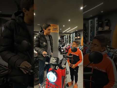 أصغر بايكر أمير عنده ٨ سنين وبيستلم أول سكوتر كهرباء له بسم الله ما شاء الله عليك ربنا يحفظك