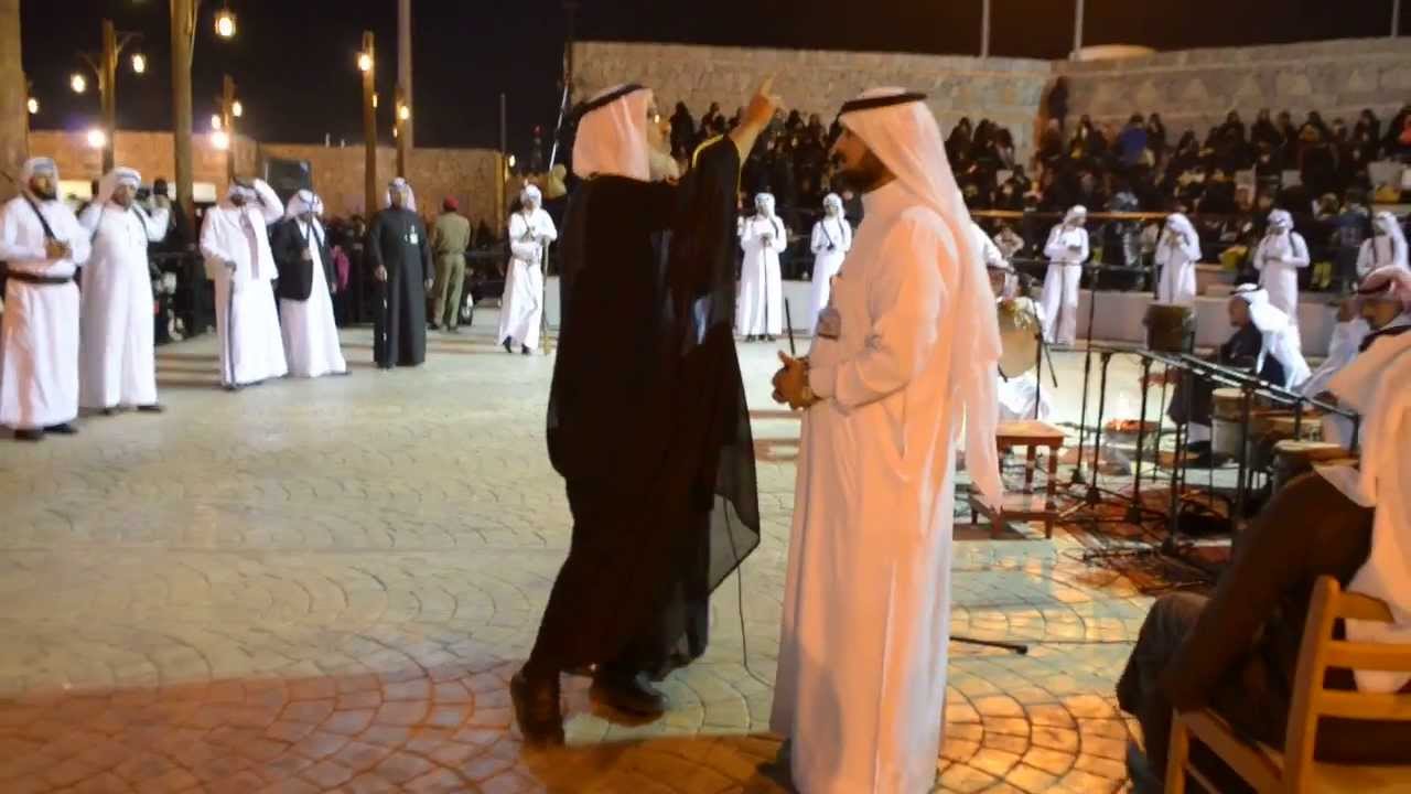 د/ عبد الرحمن المحرج يقطع عرضة فرقة الباحة ويقدم موعظة للجمهور (مؤثرة)