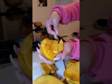 Let's make MANGO BANGO!