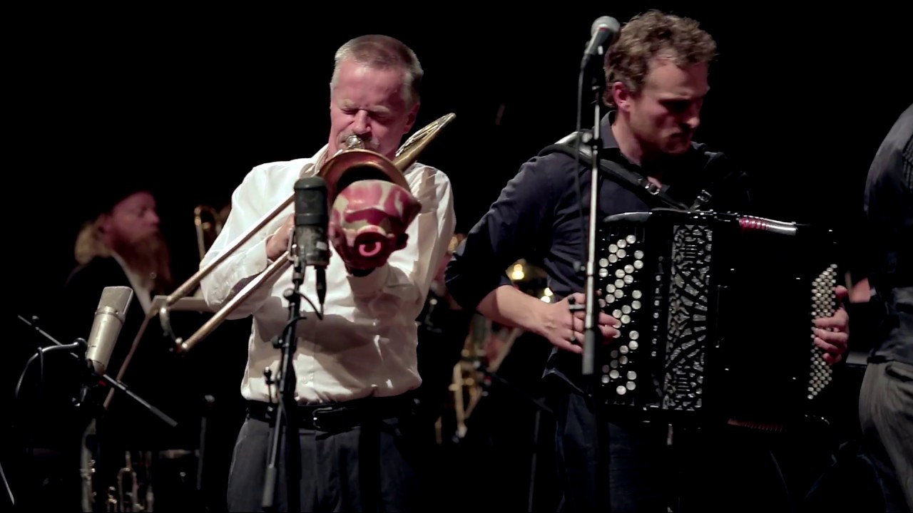 Guarda "Soon" with Basco & DR Bigband su YouTube Guarda "Soon" with Basco & DR Bigband su YouTube