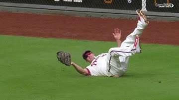 CHC@PHI: Bogusevic robs Fowler with diving catch