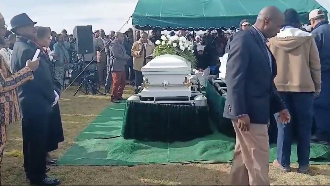 MAJONZI YAMETAWALA 😭WATU 6 WA FAMILIA MOJA ,WAMEZIKWA FULL MAZISHI