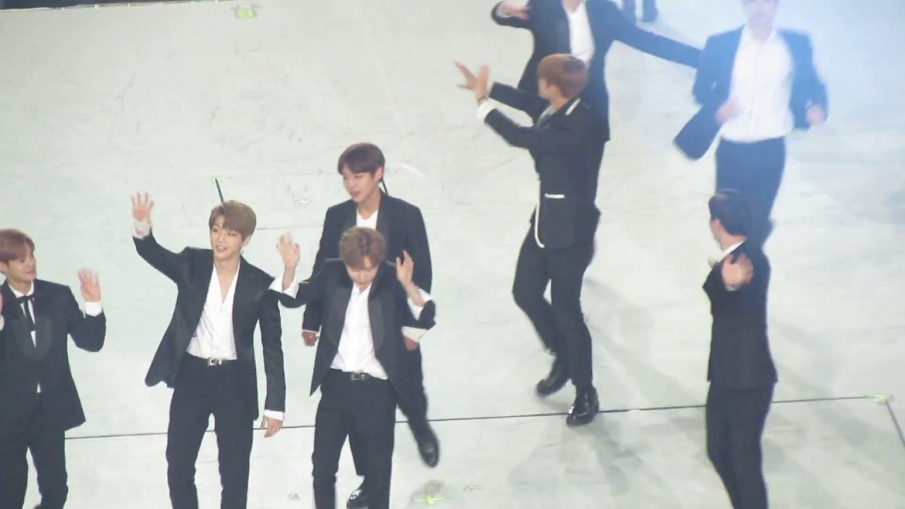 KCON LA All Artists Opening Fancam