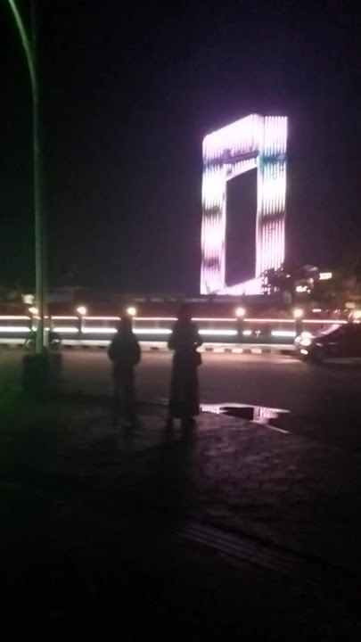 Malam hari di tunggu bundaran besar palangka raya
