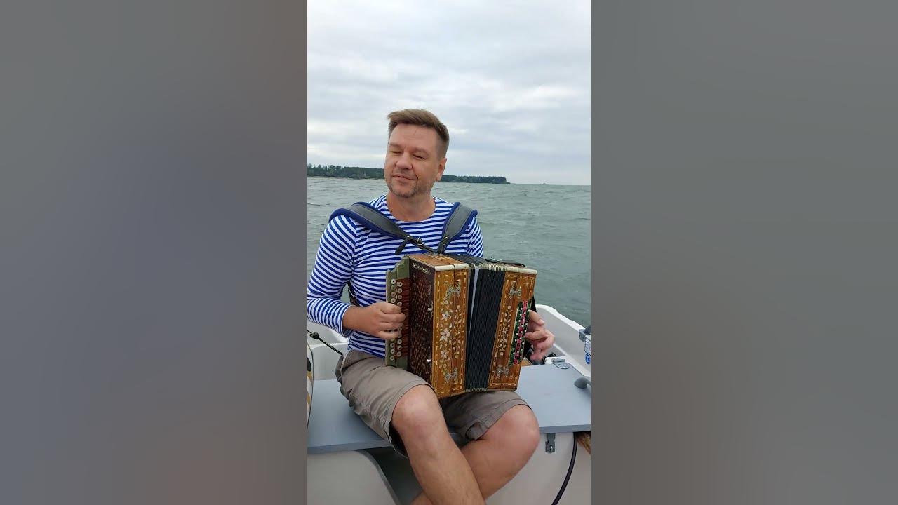 Качалась лодка у причала Заволокин