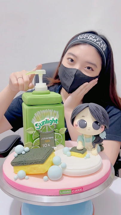 Why is the cake filled with soap? #cake #cakedecorating #birthdaycake #lionicake