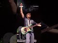 The ENTIRE Other Stage crowd singing along to Weezer's ‘Say It Ain’t So’ 🤯
