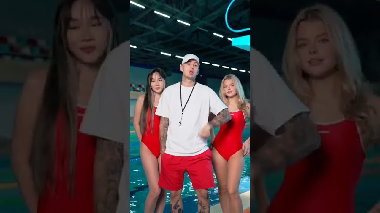 Brunette or blonde? 😏 