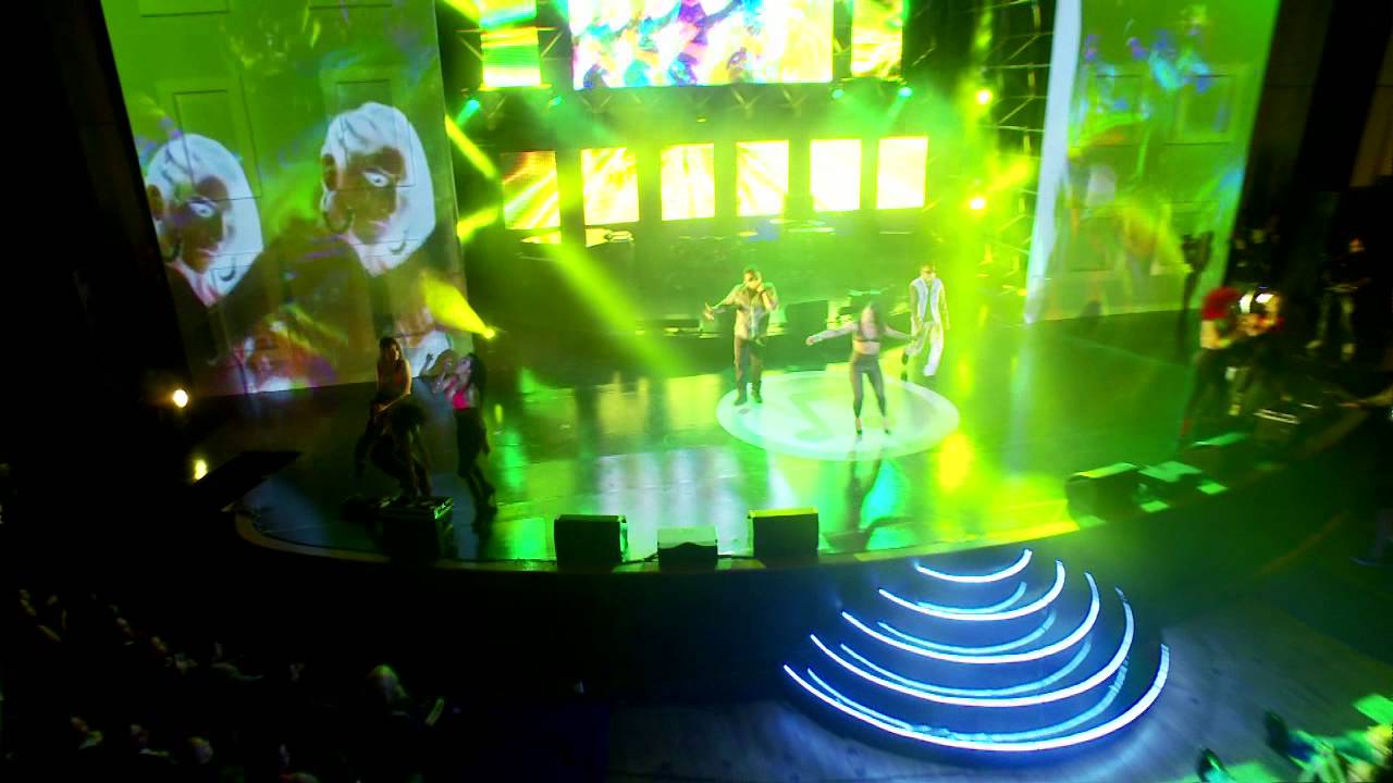 Farina Ft Rayo y Toby Premios Mi Gente 2013 neuvoo pantip
