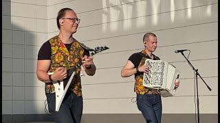 "SMOKE ON THE WATER" - (COVER WITH BALALAYKA AND BUTTON-ACCORDION)