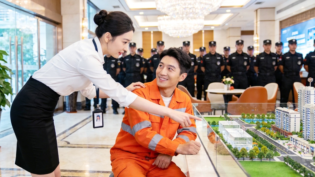 الجميع سخر من مدير تنفيذي عامل تنظيف، الفتاة الريفية ساعدته فحبها فورًا وتقدم للزواج