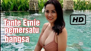 Tante Ernie super seksi.