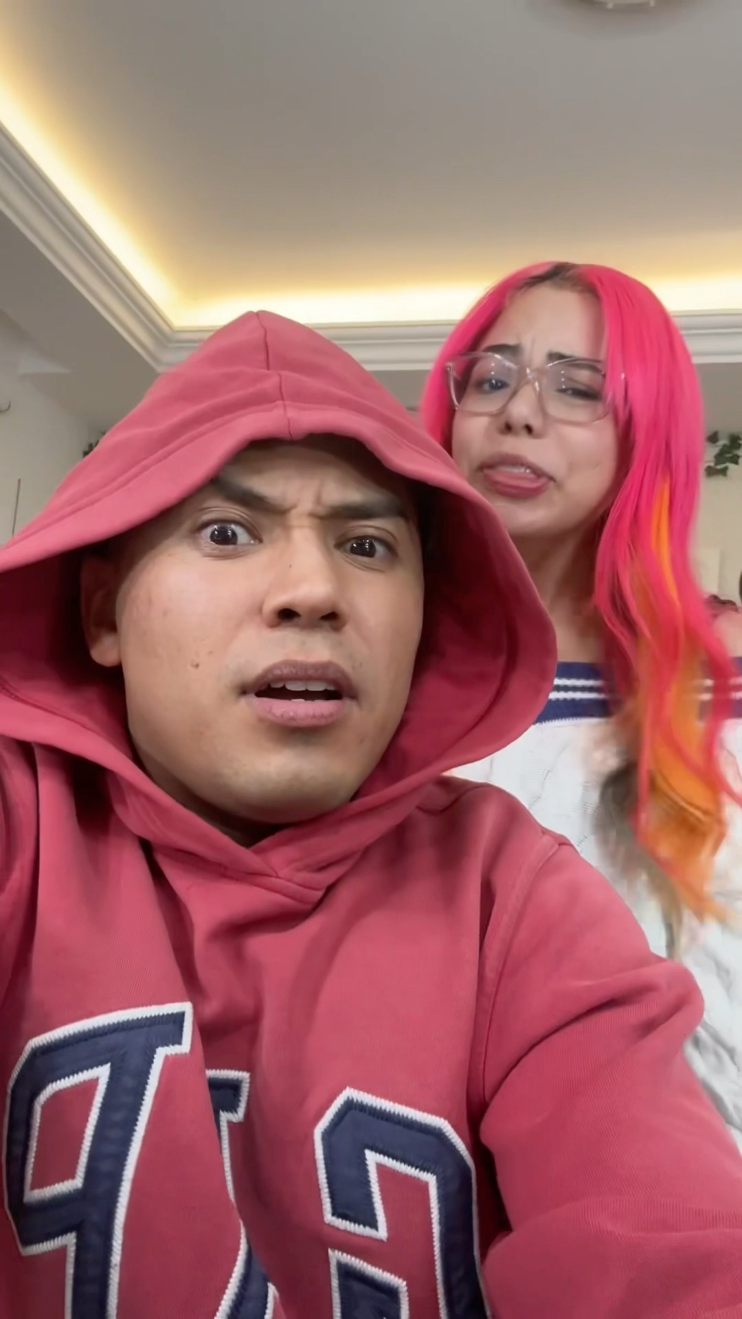 CARLITOS LE GUSTA MI MAMÁ