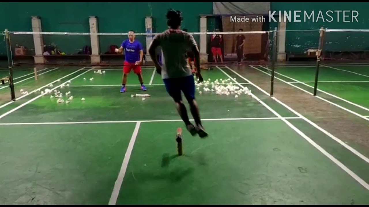 Badminton drilling untuk kekuatan dan ketahanan kaki