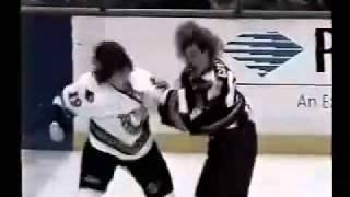 Hockeyfighters.cz  Josh Gratton vs Brian Mcgrattan.wmv