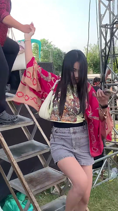 yesa oktavia turun panggung