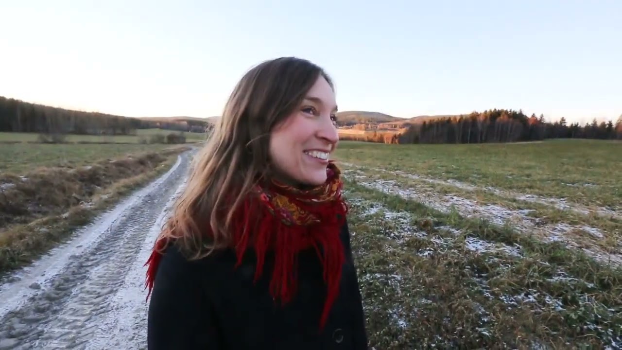 Ångermanländsk visa: Ulrika Bodén sjunger 'N'lihl Nish' utomhus