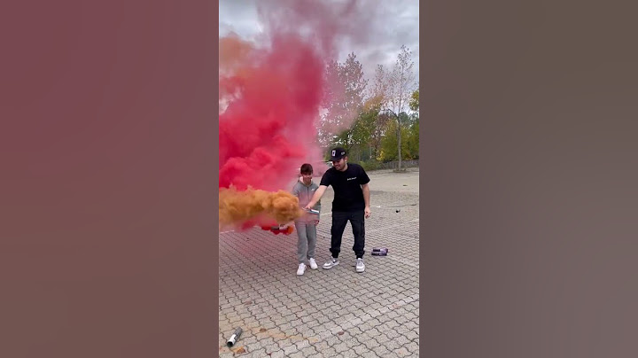 Rauchgranaten zünden mit meinem kleinen Bruder!! #feuerwerk #shorts #silvester