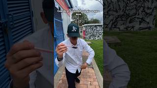 A puntazos de esfero manito . #humor