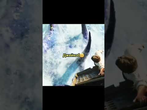 Красный монстр спас людей от огромного краба 😳 🦀 Название: Морской монстр. 2022г.#shorts