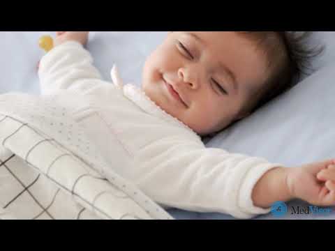 Можно ли укладывать ребенка спать на животе: мнение педиатров