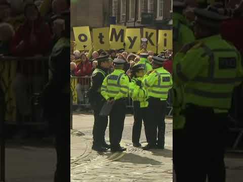 Videó: A Team Sky új főnöke ördögmaszk tiltakozással néz szembe a Tour de Yorkshire-en
