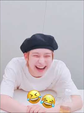 Sunoo and Jungwon singing and dancing to ‘HEY TAYO’ on VLIVE ENHYPEN