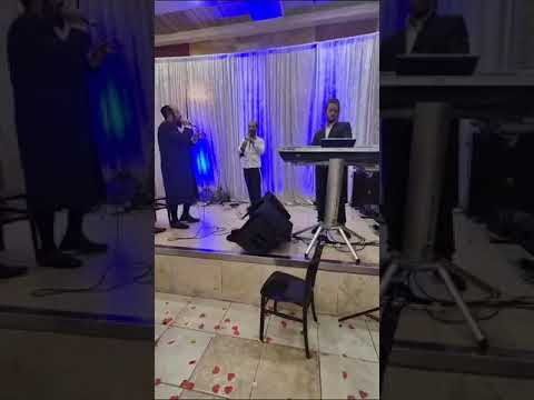 מנדי ברנדויין 🎹 יוסל לייפער 🎤 נחמן צוקר 🎷 משתוללים על במת חתונה 🔥♥️