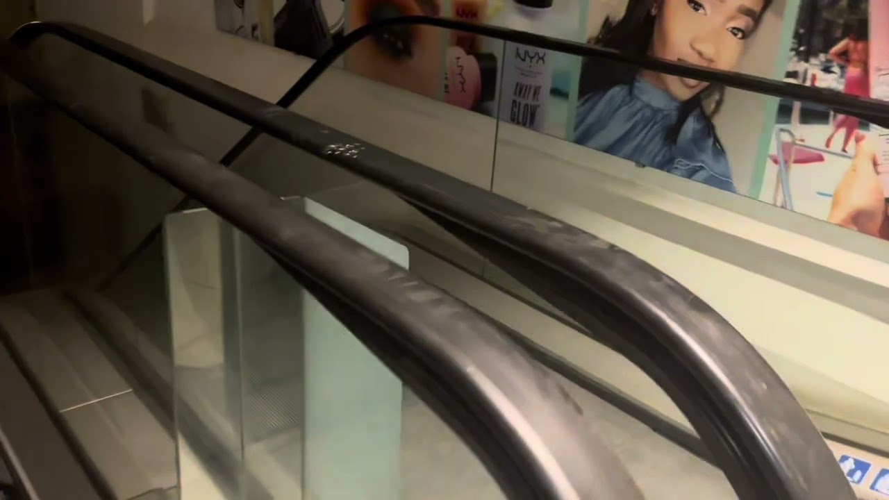 Exploring An Abandoned Debenhams | With All Fixtures Left Behind