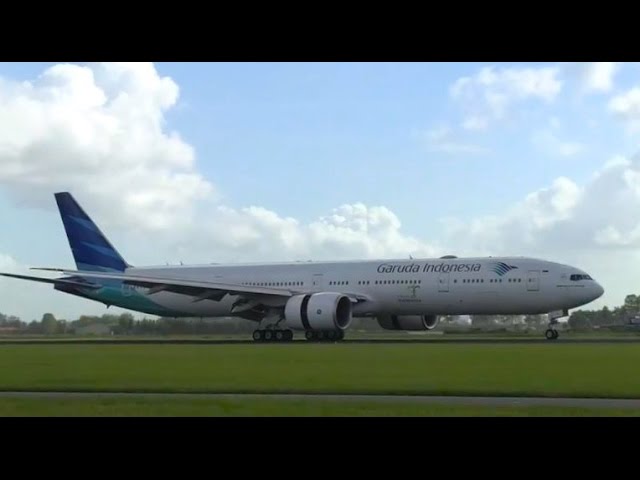 Landing Garuda Indonesia Boeing 777-300ER PK-GIA - YouTube